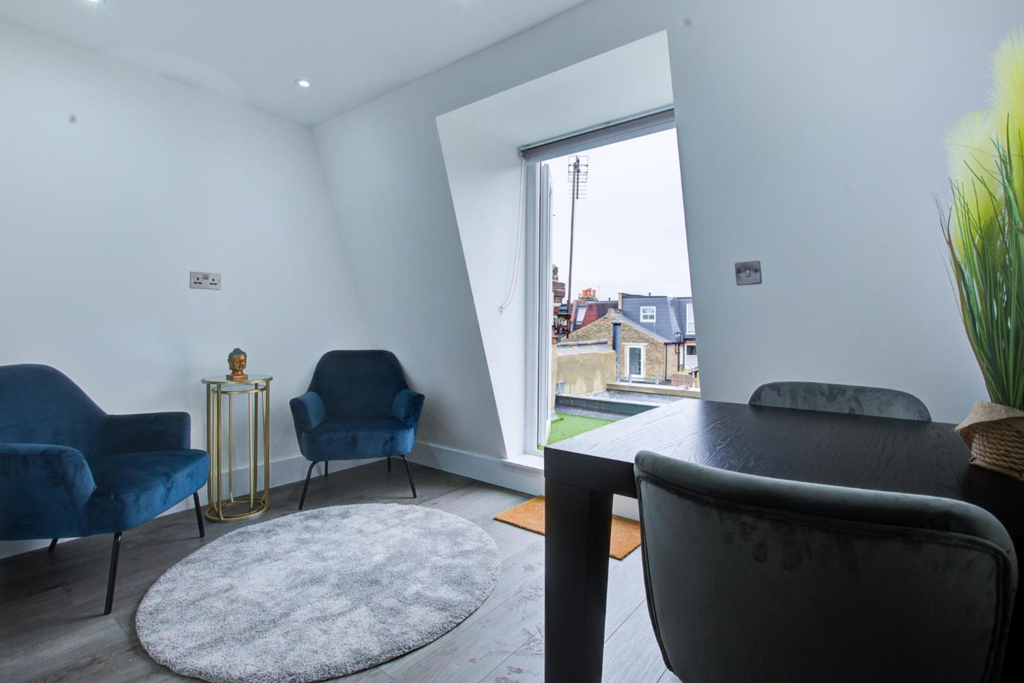 Apartment Hybrid Resi - London, Wandsworth Close To Clapham London