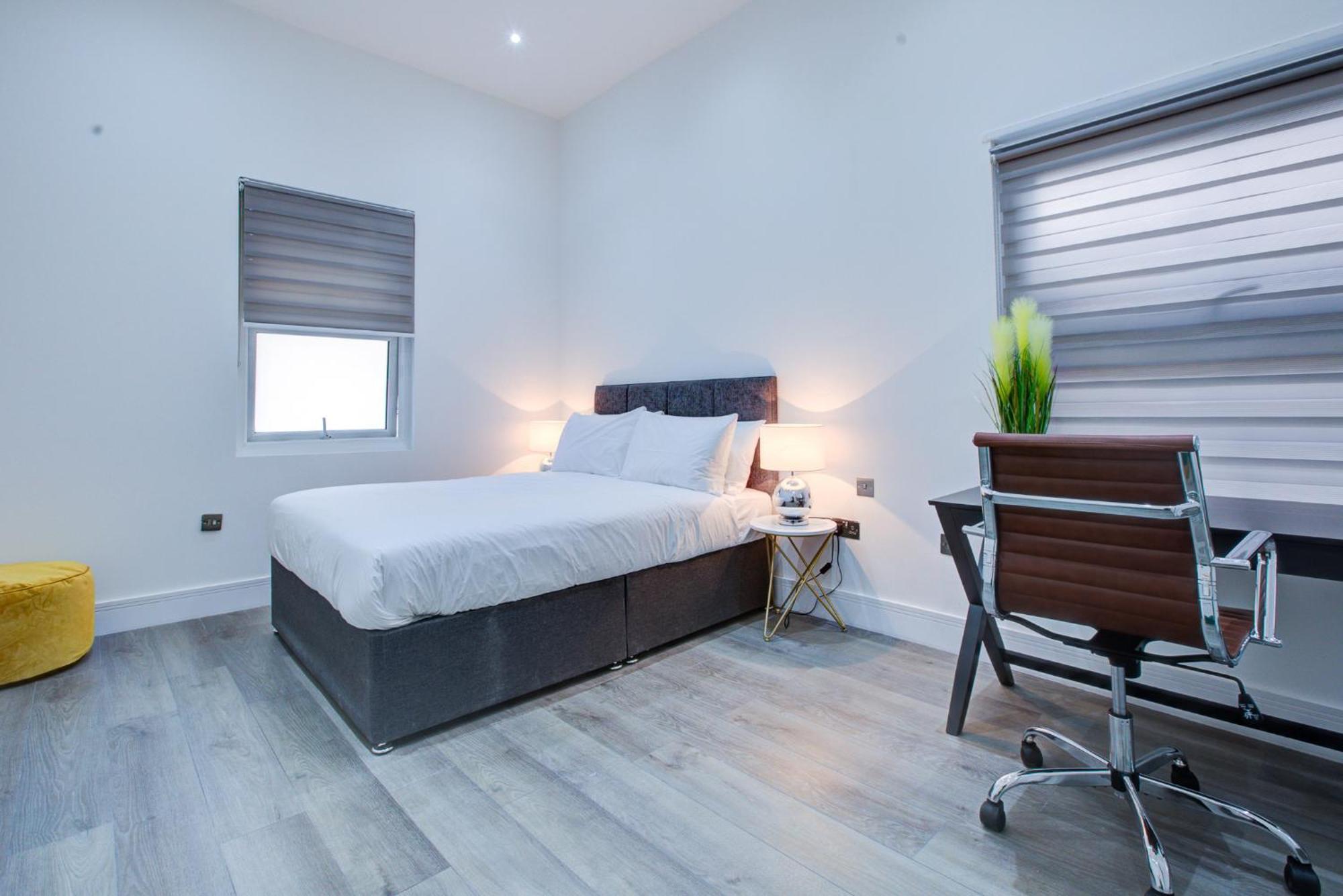 Hybrid Resi - London, Wandsworth Close To Clapham Apartment *